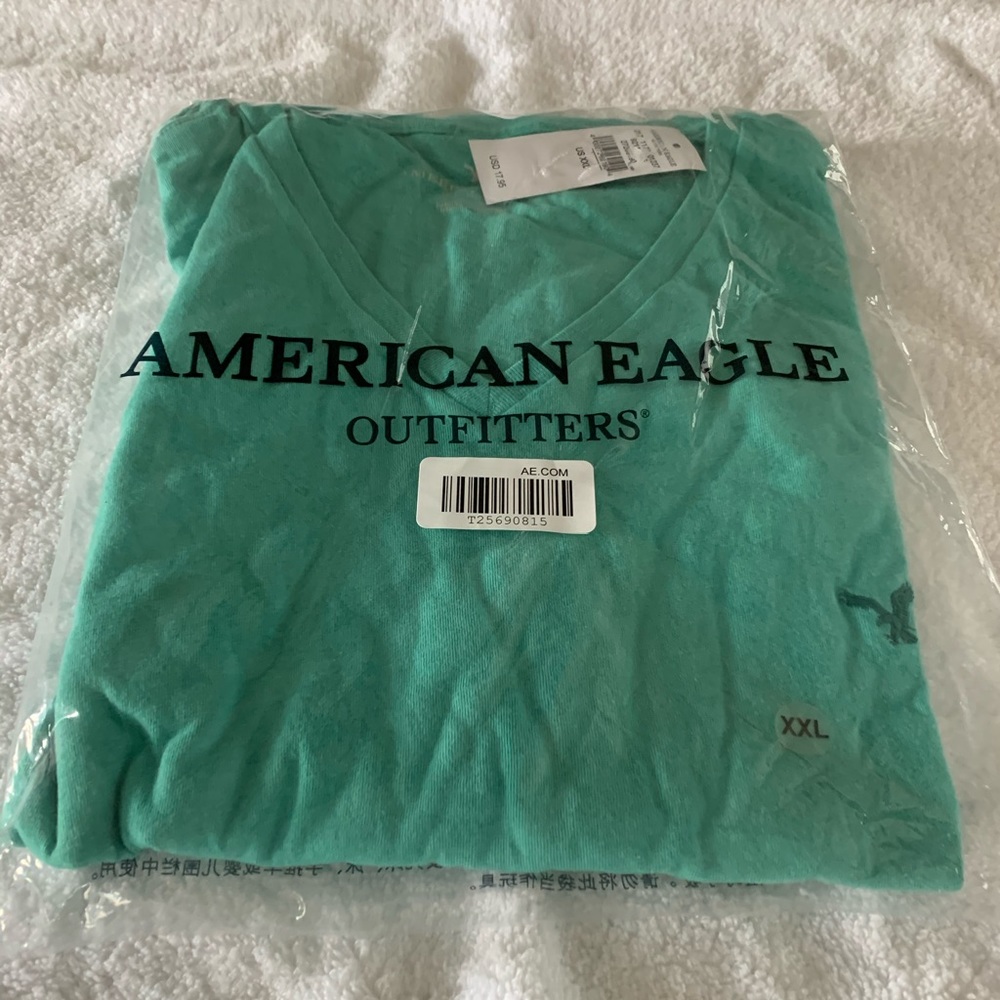 American Eagle Men’s V neck Green T-Shirt